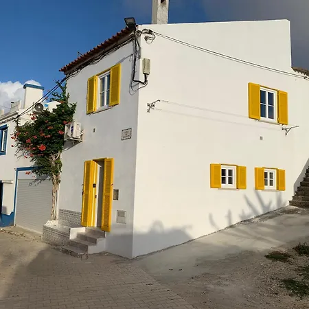 Casa Da Travessa By Madrabica Hébergement de vacances Atouguia Da Baleia